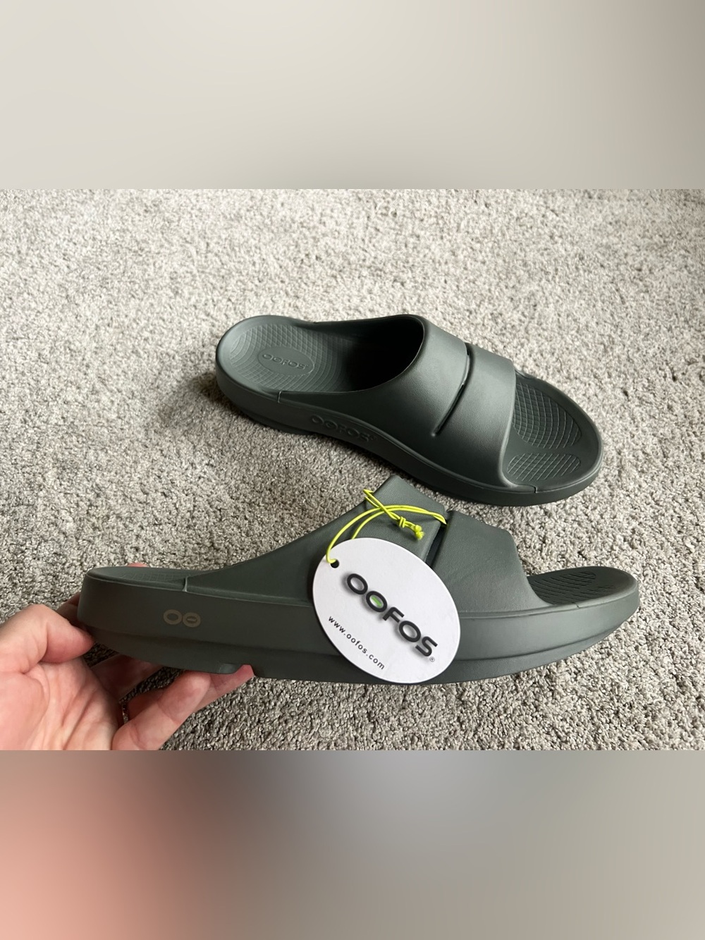 New Oofos OOahh Mens Size 10 Olive Beach Walking Recovery Slide Sandals